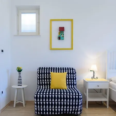 شقة Ivanos Studio *