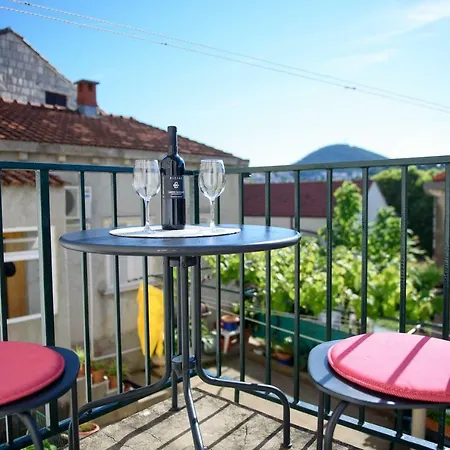 Ivanos Studio